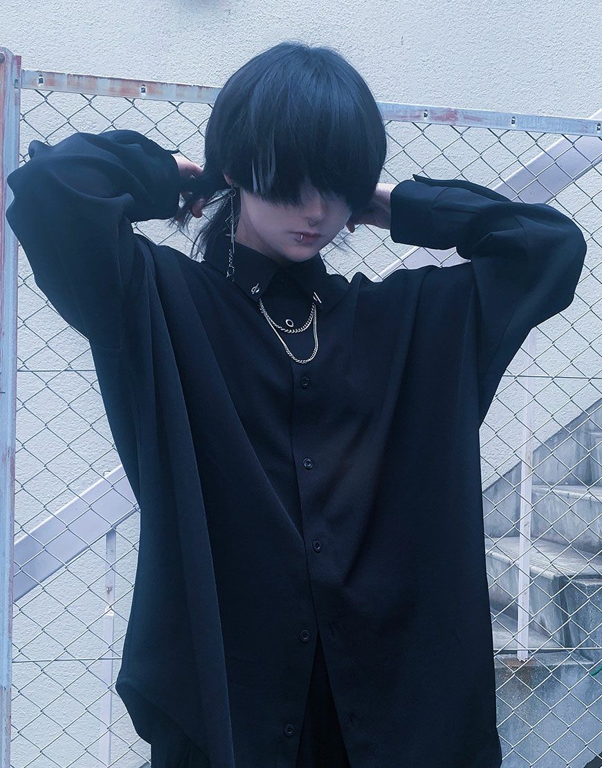 イルイルイル ililil シャツ ililil【イルイルイル】2連チェーン付きブラックシャツ/全1色