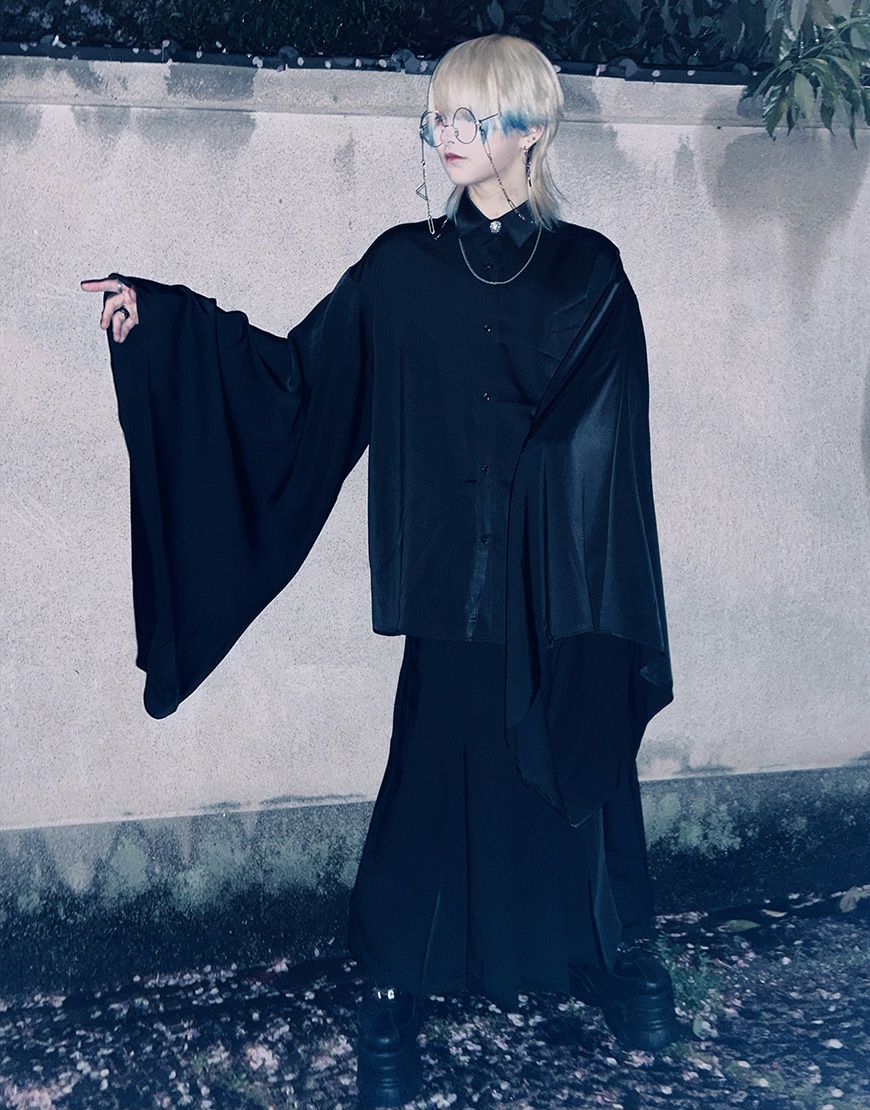 ililil 　 闇器師シャツ ililil（イルイルイル）の「『ililil/イルイルイル』『宵闇-blackshirt